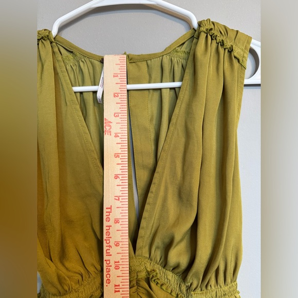 Free People Light Green Sleeveless Top Blouse with Elegant Detail Detail and Bow - Picture 6 of 13